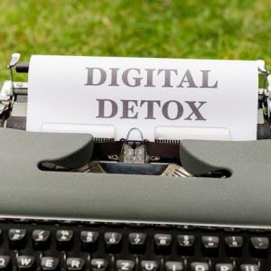 Tips for digital detox and finding a healthy balance in a technology-driven world